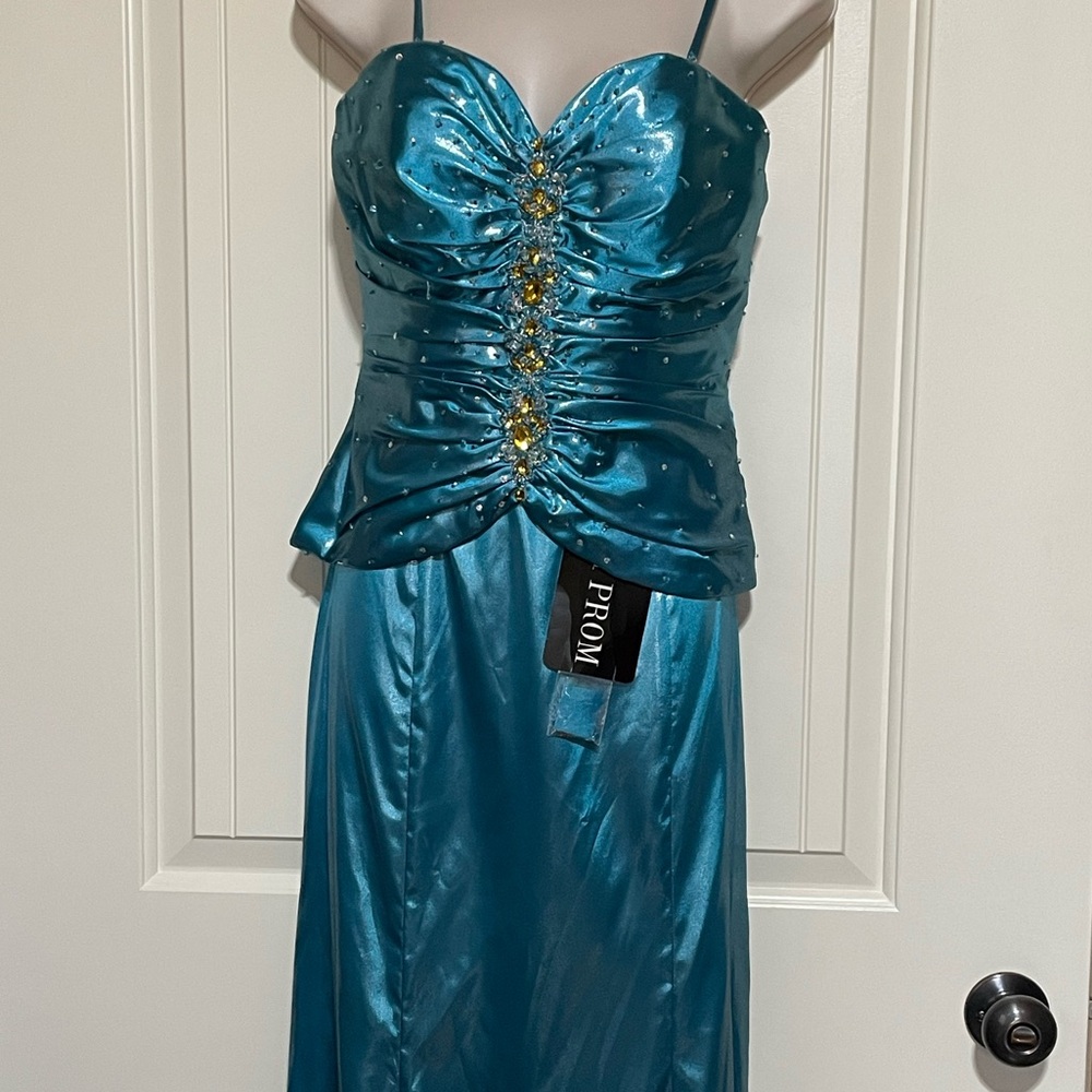 Prom/Formal 2 pc, beaded, sequined, turquoise, shimmery, NWT, size 10